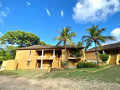 Conjunto residencial El Poblado con palmeras, Tucacas