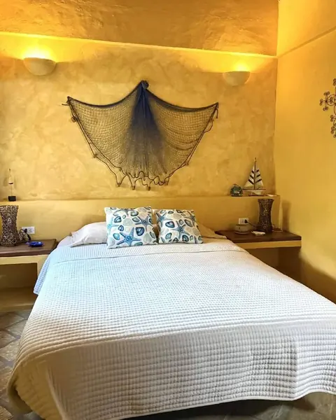 Habitación con cama matrimonial del apartamento